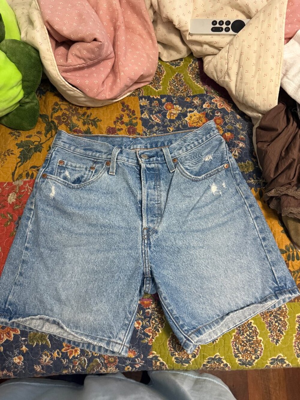Levi’s 501 W28 Light Wash Distressed Denim Shorts Vintage Style